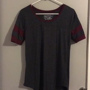 Zumiez shirt size small